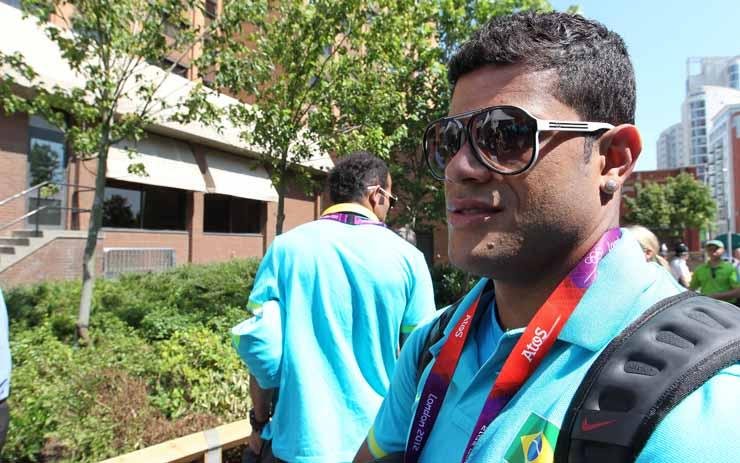Hulk na chegada da Sele&ccedil;&atilde;o Brasileira a Cardiff