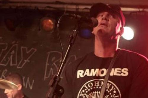 CJ Ramone anuncia show para setembro em Porto Alegre 
