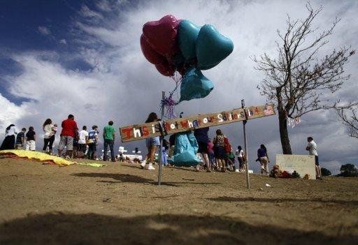 Primeiro funeral de v&iacute;tima de massacre &eacute; realizado em Aurora