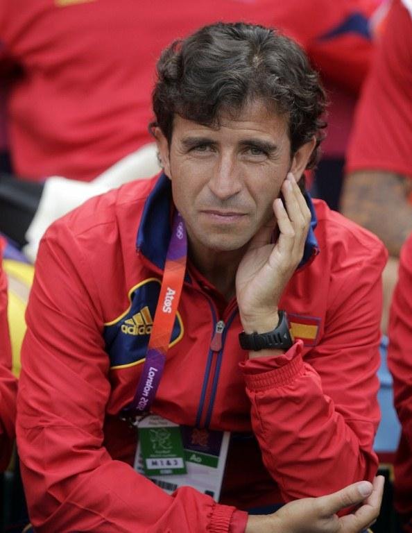 T&eacute;cnico espanhol Luis Milla assiste &agrave; derrota da F&uacute;ria