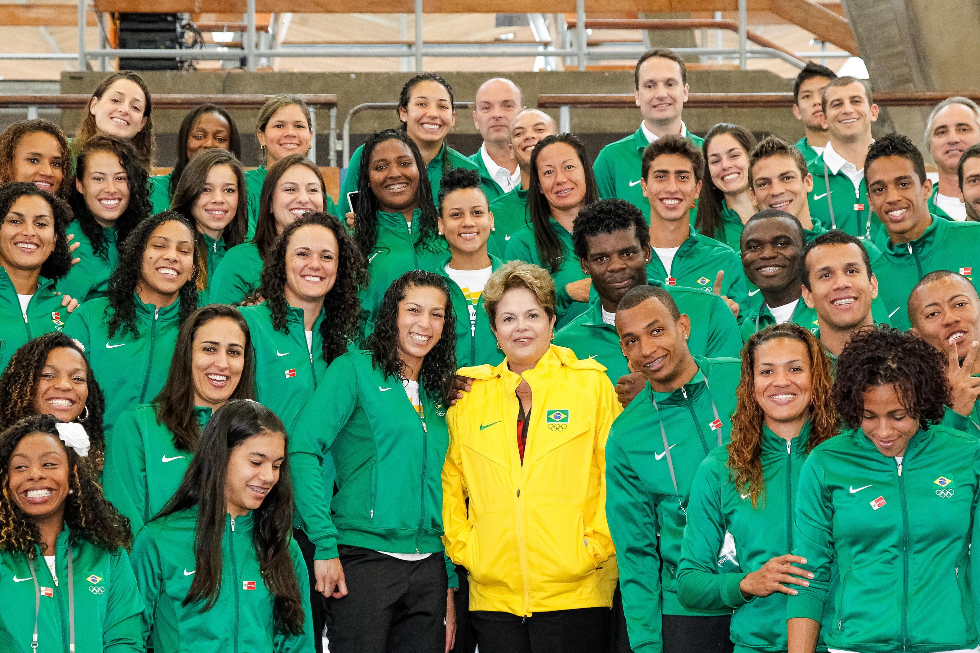 Dilma almo&ccedil;a com atletas brasileiros em Crystal Palace 