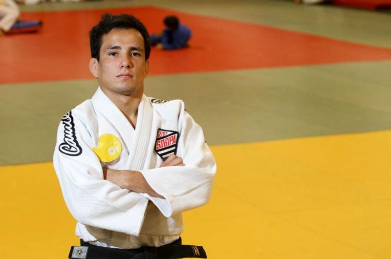 Felipe Kitadai perdeu nas quartas e disputar&aacute; bronze