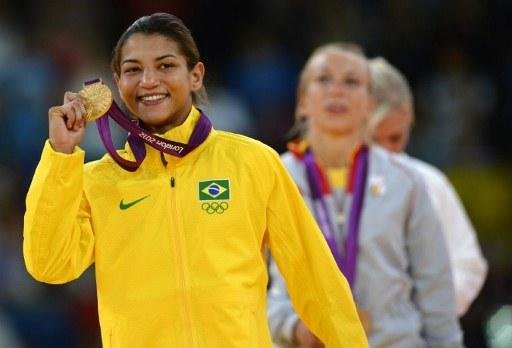 Sarah Menezes p&otilde;e foco em projeto social 