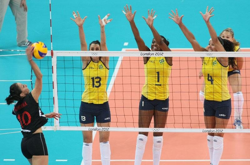 V&ocirc;lei feminino reedita final ol&iacute;mpica nesta segunda-feira