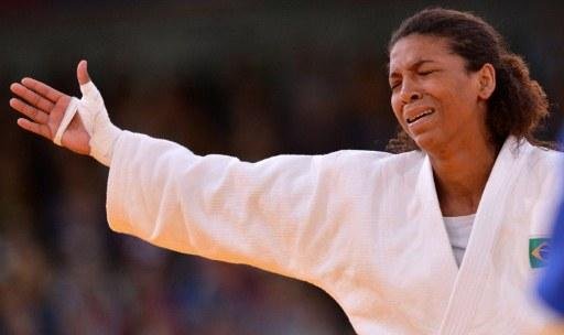 T&eacute;cnico admite golpe ilegal de Rafaela Silva no jud&ocirc;