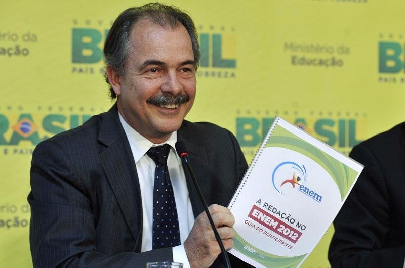 MEC lan&ccedil;a guia de reda&ccedil;&atilde;o com mudan&ccedil;as para o Enem 2012
