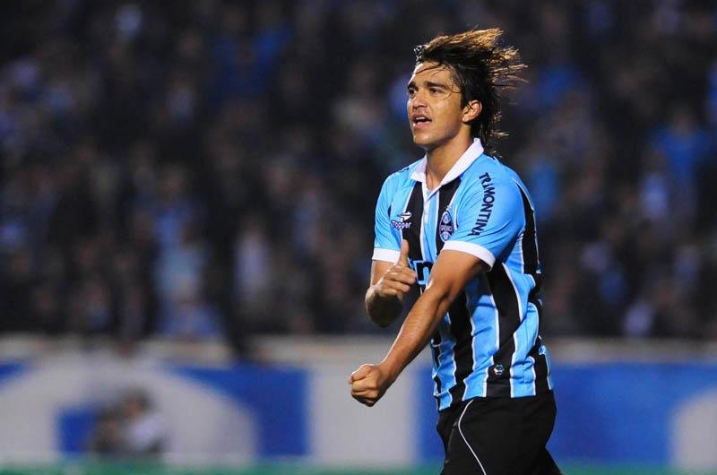 Gr&ecirc;mio inicia busca do t&iacute;tulo da competi&ccedil;&atilde;o com for&ccedil;a total contra o Coritiba