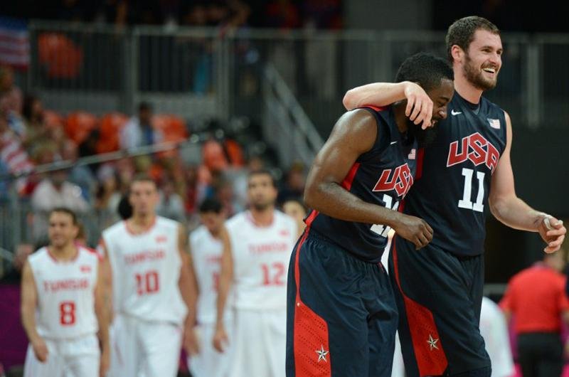 James Harden e Kevin Love na vit&oacute;ria por 110 a 63