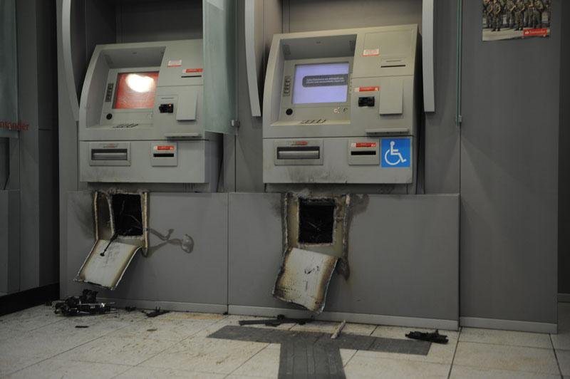 Equipamentos do Banco Santander foram violados com ma&ccedil;arico