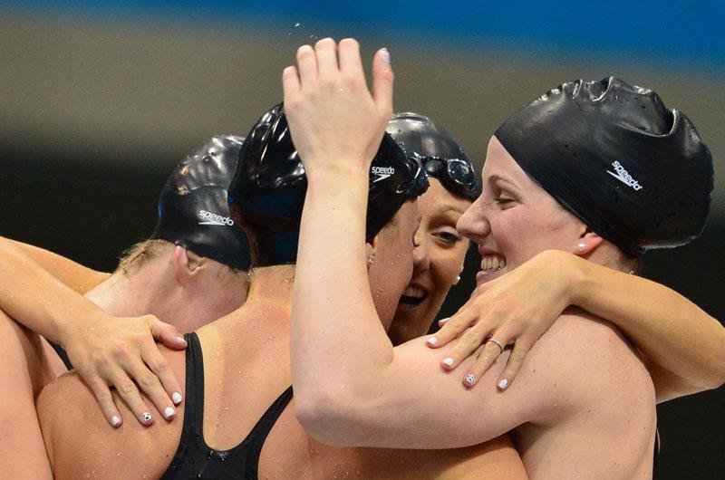 EUA batem recorde ol&iacute;mpico no revezamento 4x200m feminino