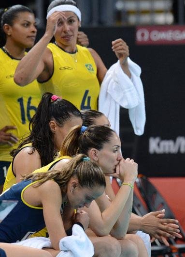 V&ocirc;lei feminino amarga nova derrota e se complica na Olimp&iacute;ada