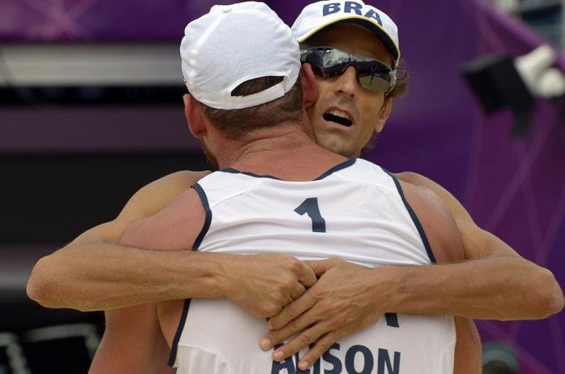 Dupla brasileira derrotou rivais italianos por 2 sets a 0