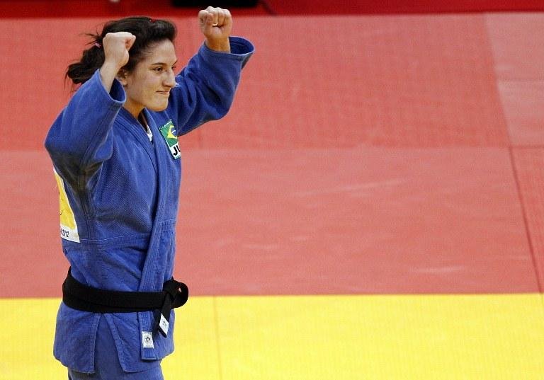 Mayra vence com facilidade e vai &agrave;s quartas no jud&ocirc; 