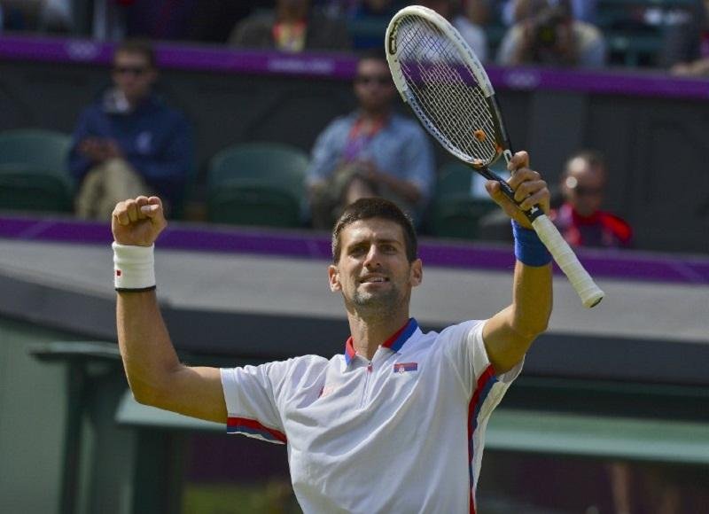 Novak Djokovic est&aacute; a duas partidas da medalha de ouro