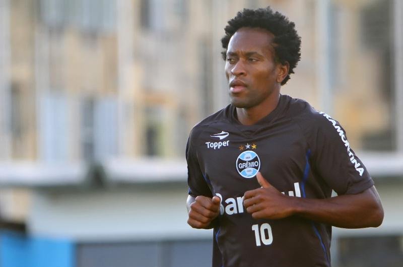 Z&eacute; Roberto afirma que est&aacute; 60% readaptado ao futebol brasileiro