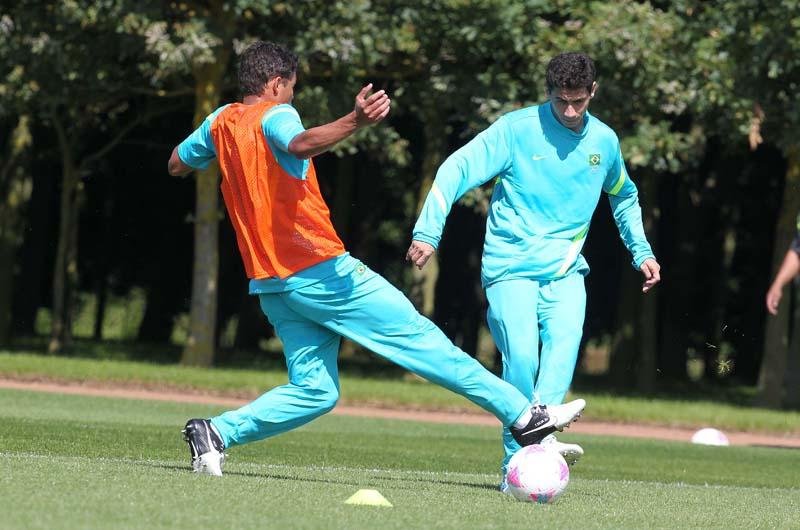 Meia se recuperou de edema na coxa esquerda e pode ficar na reserva diante de Honduras