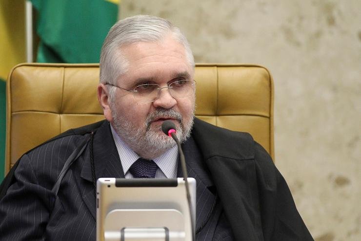 Procurador-geral da Rep&uacute;blica, Roberto Gurgel, em sess&atilde;o de julgamento do mensal&atilde;o no STF