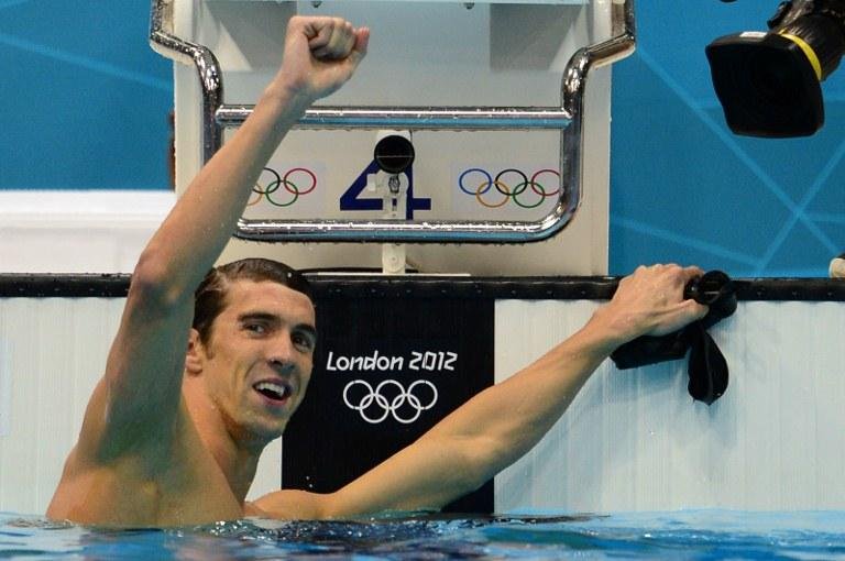 Phelps fecha a carreira com ouro nos 100 metros borboleta 