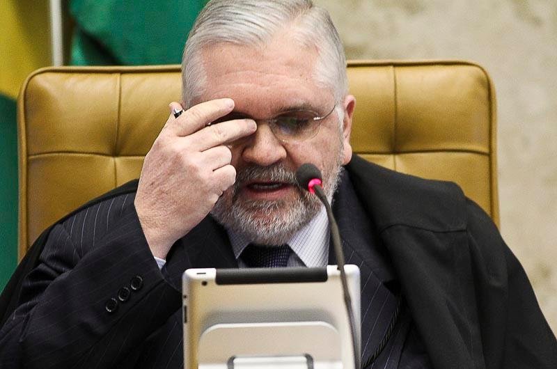 Procurador-geral da Rep&uacute;blica, Roberto Gurgel, em sess&atilde;o de julgamento do mensal&atilde;o no STF