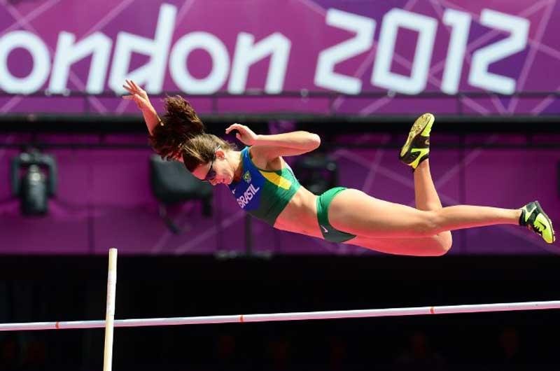 Ap&oacute;s falhas, Fabiana Murer n&atilde;o consegue se classificar pra final do salto com vara em Londres