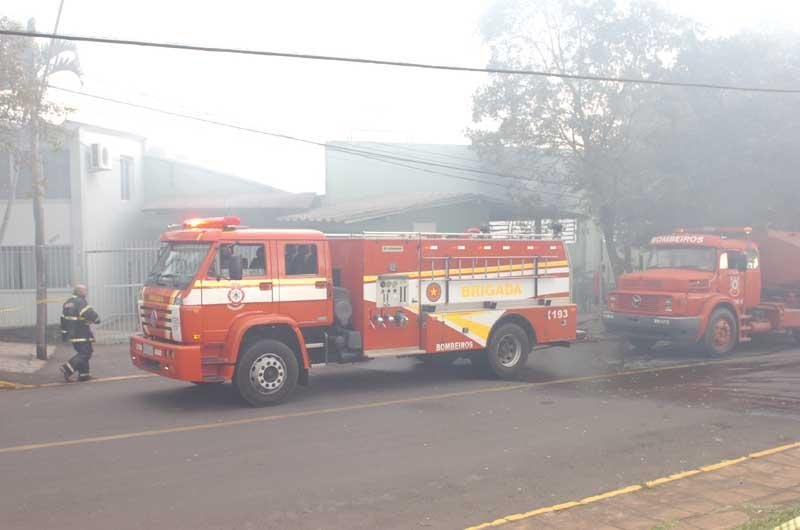 As chamas foram combatidas por 18 bombeiros