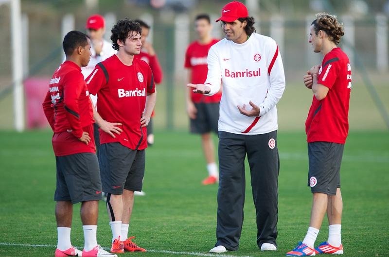 T&eacute;cnico colorado Fernand&atilde;o busca vit&oacute;ria contra o Palmeiras, apesar dos desfalques na equipe