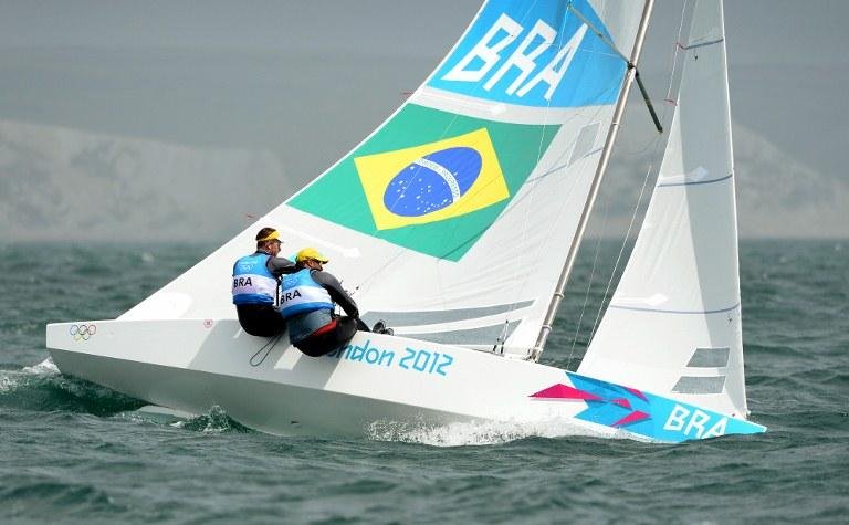 Brasileiros ficam em s&eacute;timo na regata da medalha e acabam atr&aacute;s de suecos e brit&acirc;nicos