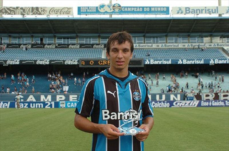 Mithyu&ecirc; descarta volta ao futsal