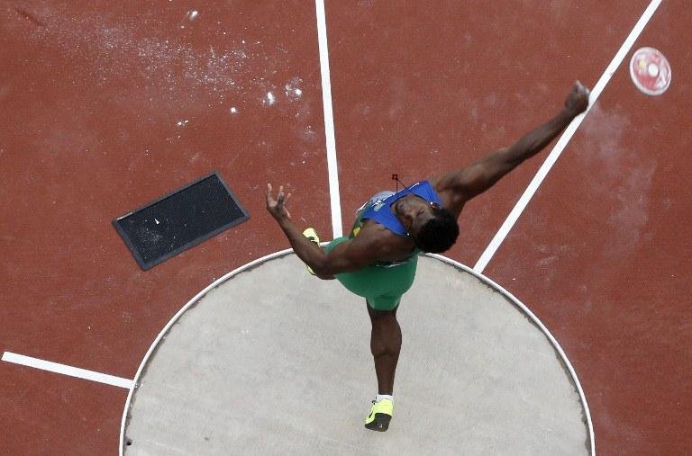 Atleta ficou em &uacute;ltimo lugar no arremesso de peso 