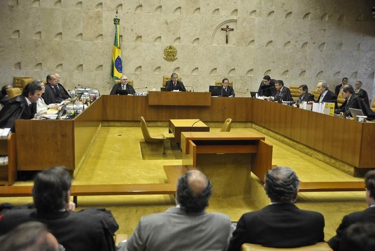 Ministros se re&uacute;nem em sess&atilde;o no STF para ouvir advogados de defesa dos r&eacute;us no processo do mensal&atilde;o