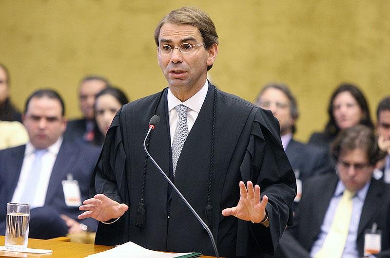 Advogado de defesa de Jos&eacute; Dirceu de Oliveira e Silva no julgamento da AP 470