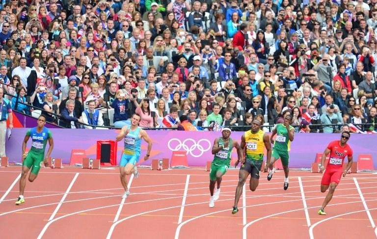 Aldemir Gomes (&agrave; esquerda) fez corrida de recupera&ccedil;&atilde;o