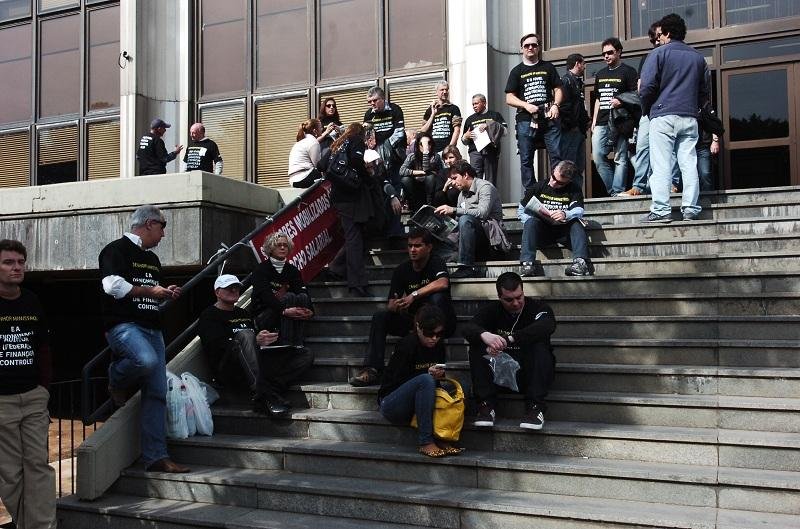 Analistas e t&eacute;cnicos se concentraram nas escadarias do Chocolat&atilde;o