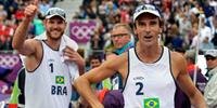Dupla brasileira de vôlei de praia, Alison e Emanuel, vencem e vão disputar a final olímpica