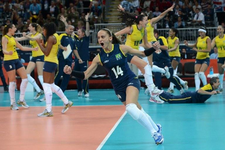 Brasileiras e t&eacute;cnico Z&eacute; Roberto comemoram vit&oacute;ria sobre a R&uacute;ssia e vaga na semifinal da Olimp&iacute;ada de Londres
