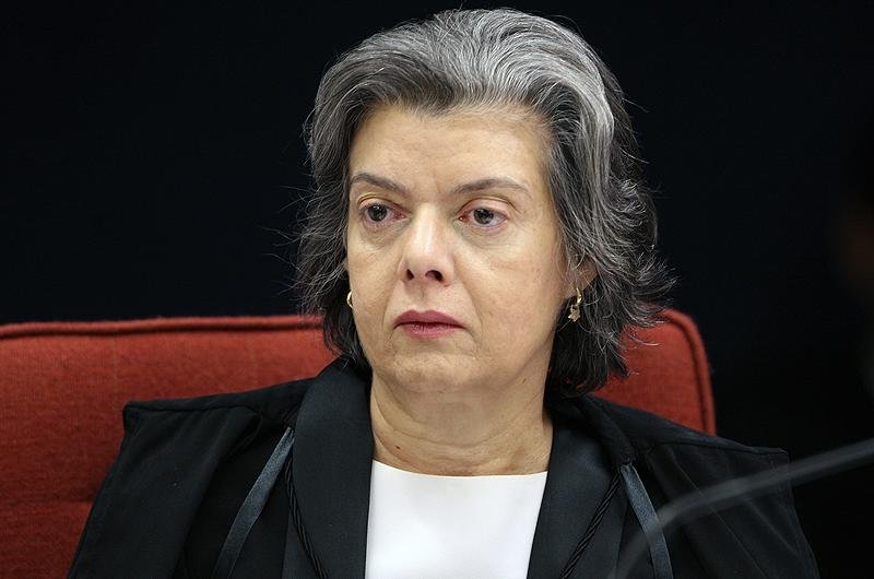C&aacute;rmen L&uacute;cia teve que deixar segunda parte da sess&atilde;o por conta de atividades do TSE 