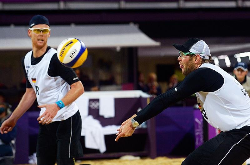 Reckermann e Brink venceram a segunda semifinal do v&ocirc;lei de praia e encaram os brasileiros