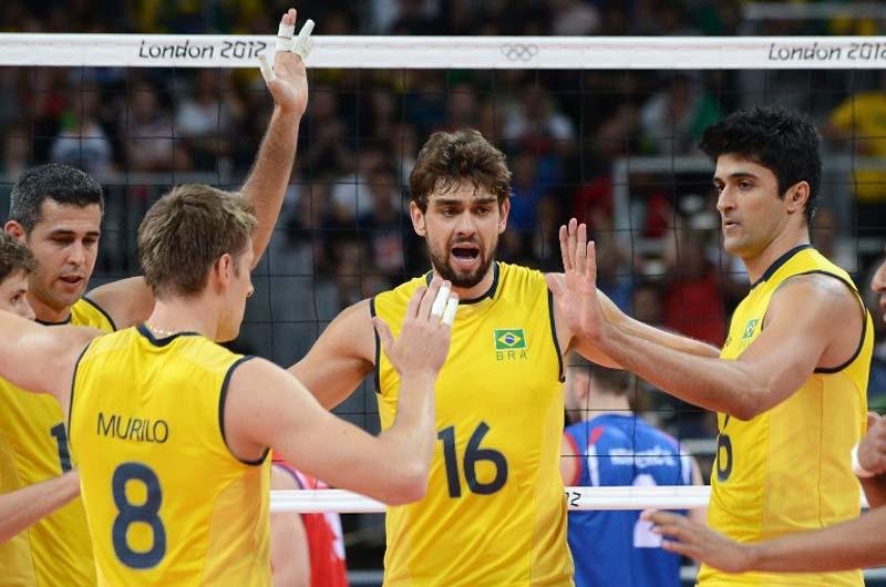 A sele&ccedil;&atilde;o de v&ocirc;lei masculino entra em quadra ap&oacute;s ter conseguido a segunda coloca&ccedil;&atilde;o do grupo B