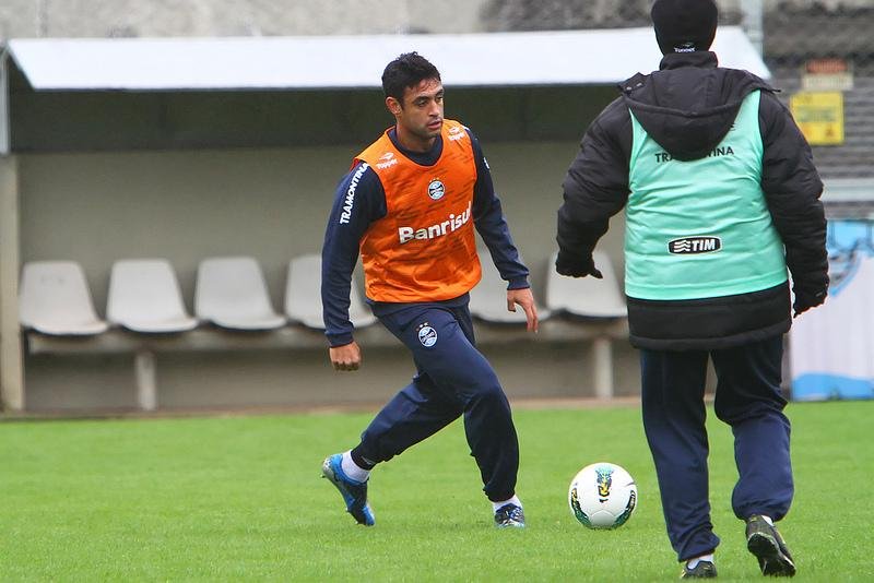 Zagueiro do Gr&ecirc;mio afirma que time ficaria sob muita press&atilde;o sem apoio nas arquibancadas
