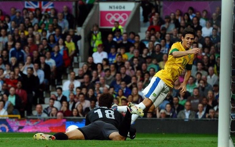 Apesar do bom desempenho na Olimp&iacute;ada, Sele&ccedil;&atilde;o caiu duas posi&ccedil;&otilde;es 