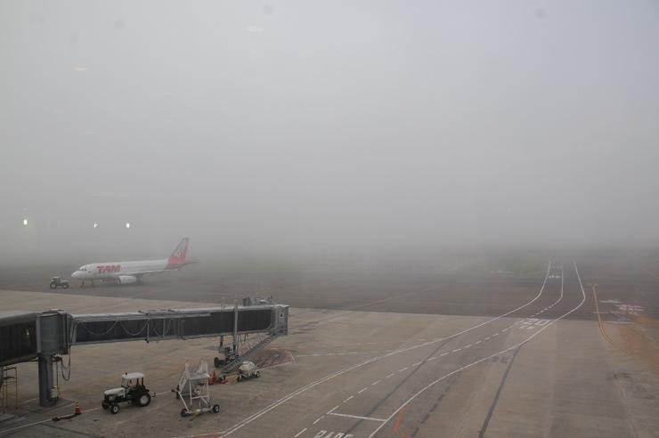 Forte neblina prejudica opera&ccedil;&otilde;es no Aeroporto Salgado Filho