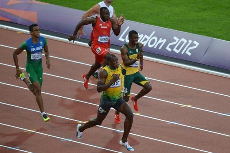 Blake fez a melhor marca e Bolt ganhou sua bateria nas semifinais dos 200 metros