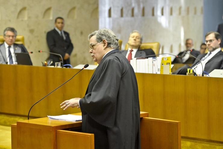 Advogado Ant&ocirc;nio Cl&aacute;udio Mariz de Oliveira defende r&eacute; Ayanna Ten&oacute;rio, durante julgamento do mensal&atilde;o no STF