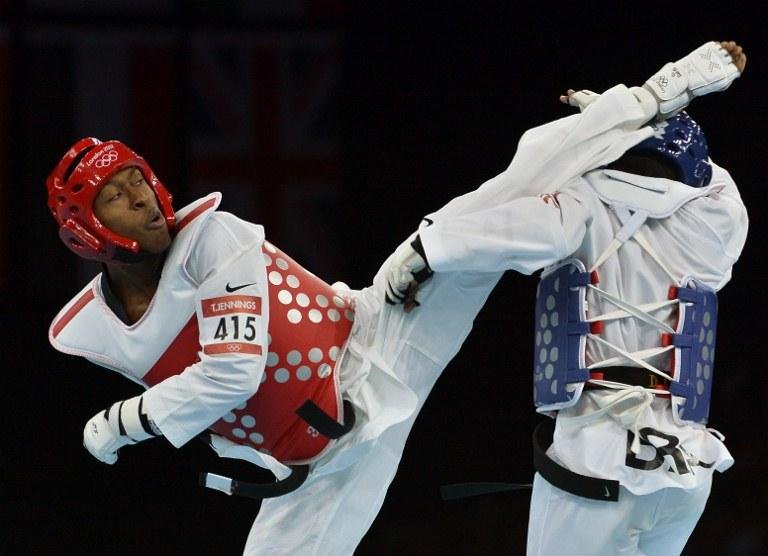 Americano Terrence Jennings golpeia brasileiro Diogo Silva na disputa pelo bronzo no taekwondo