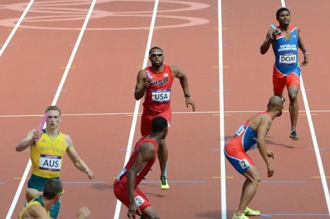 Manteo Mitchell superou fratura para os EUA classificarem para a final em Londres
