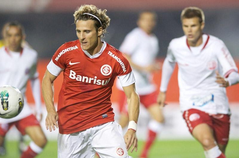 Forl&aacute;n recha&ccedil;a ansiedade mesmo ter marcado gols pelo Inter