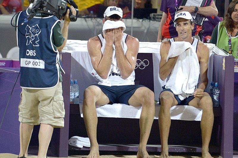 Brasileiros choraram bastante ap&oacute;s a derrota na final ol&iacute;mpica
