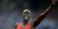 David Lekuta Rudisha, do Quênia, comemora a vitória nos 800 metros