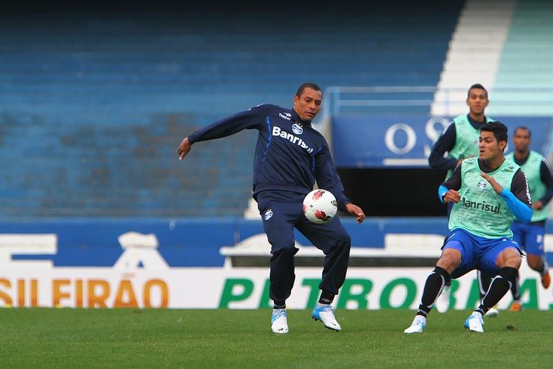 Gilberto Silva quer Gr&ecirc;mio consistente para se aproximar dos l&iacute;deres