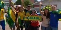 Torcida do Brasil faz festa na entrada de Wembley antes da final 